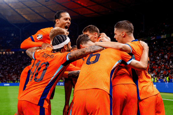 女王公园巡,遊者引進瓦,拉內風格球,爱游戏app,爱游戏官网,爱游戏体育官网,爱游戏体育app